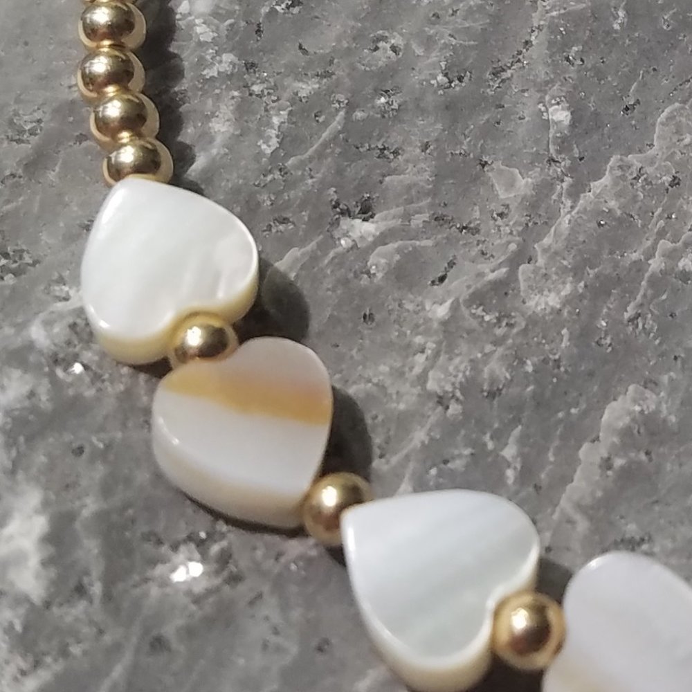 Seashell Heart Bead Bracelet Mother of Pearl - Picture 2 of 6